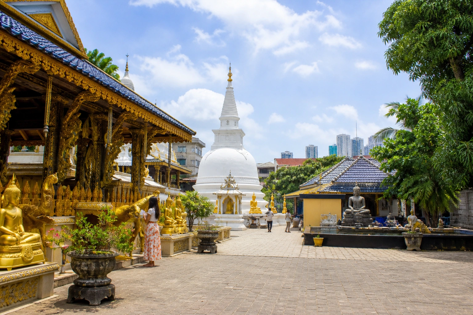 Visiting Gangaramaya Temple in Colombo